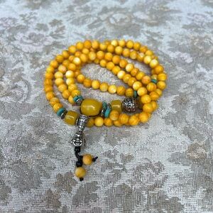 Free Yellow Agate Stretch Bracelet+
Yellow Beaded Necklace with Silver Accents